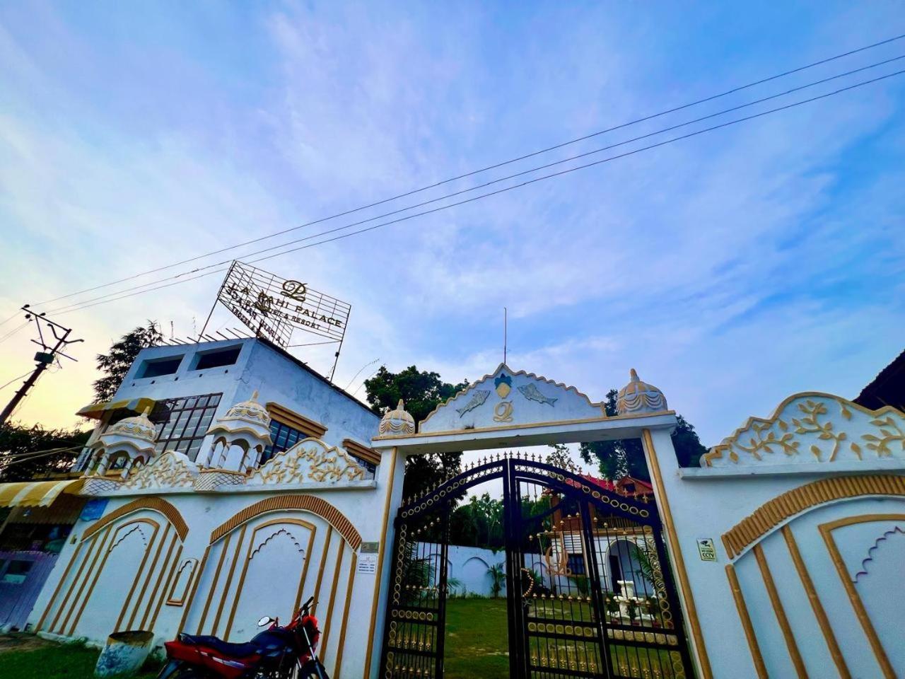 La Pahi Palace- Banquet And Resort Sakri East Εξωτερικό φωτογραφία