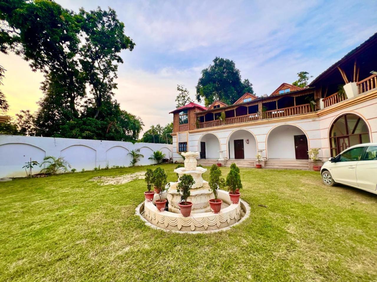 La Pahi Palace- Banquet And Resort Sakri East Εξωτερικό φωτογραφία