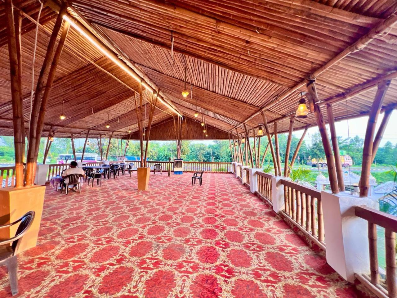 La Pahi Palace- Banquet And Resort Sakri East Εξωτερικό φωτογραφία