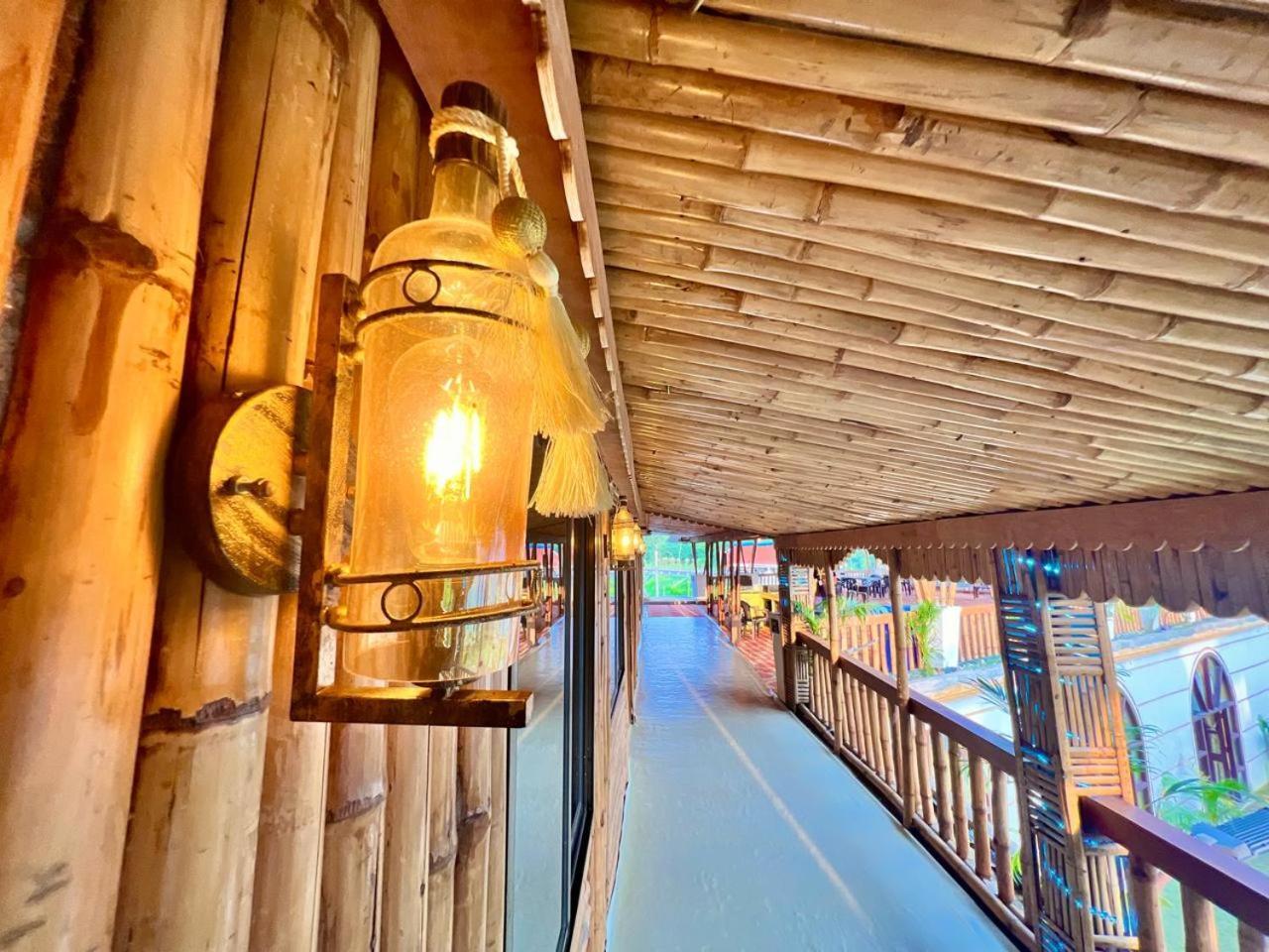 La Pahi Palace- Banquet And Resort Sakri East Εξωτερικό φωτογραφία