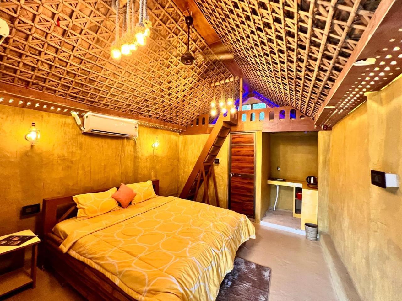 La Pahi Palace- Banquet And Resort Sakri East Εξωτερικό φωτογραφία