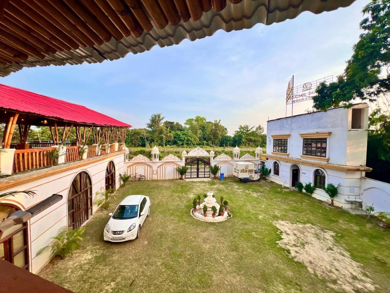 La Pahi Palace- Banquet And Resort Sakri East Εξωτερικό φωτογραφία
