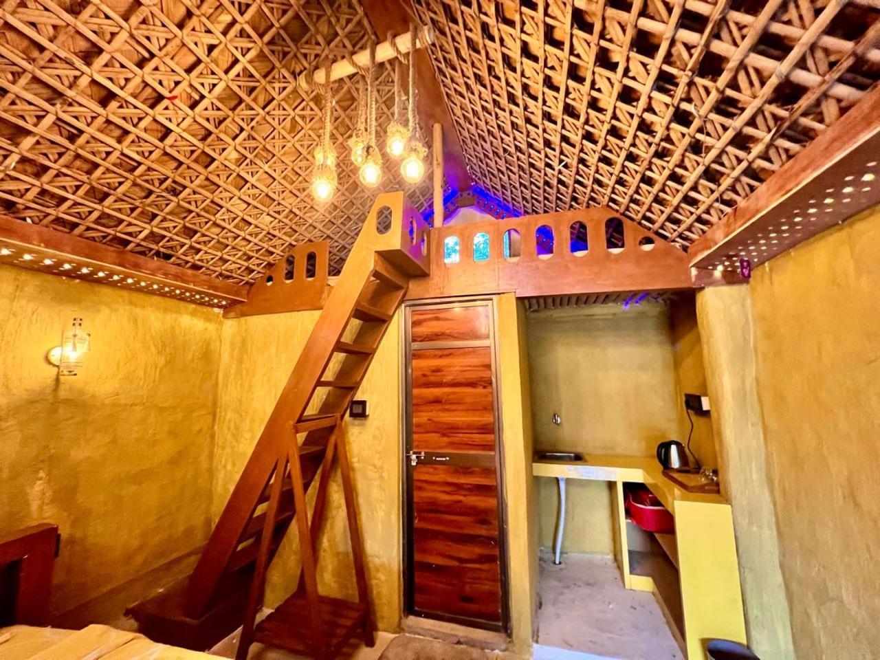 La Pahi Palace- Banquet And Resort Sakri East Εξωτερικό φωτογραφία