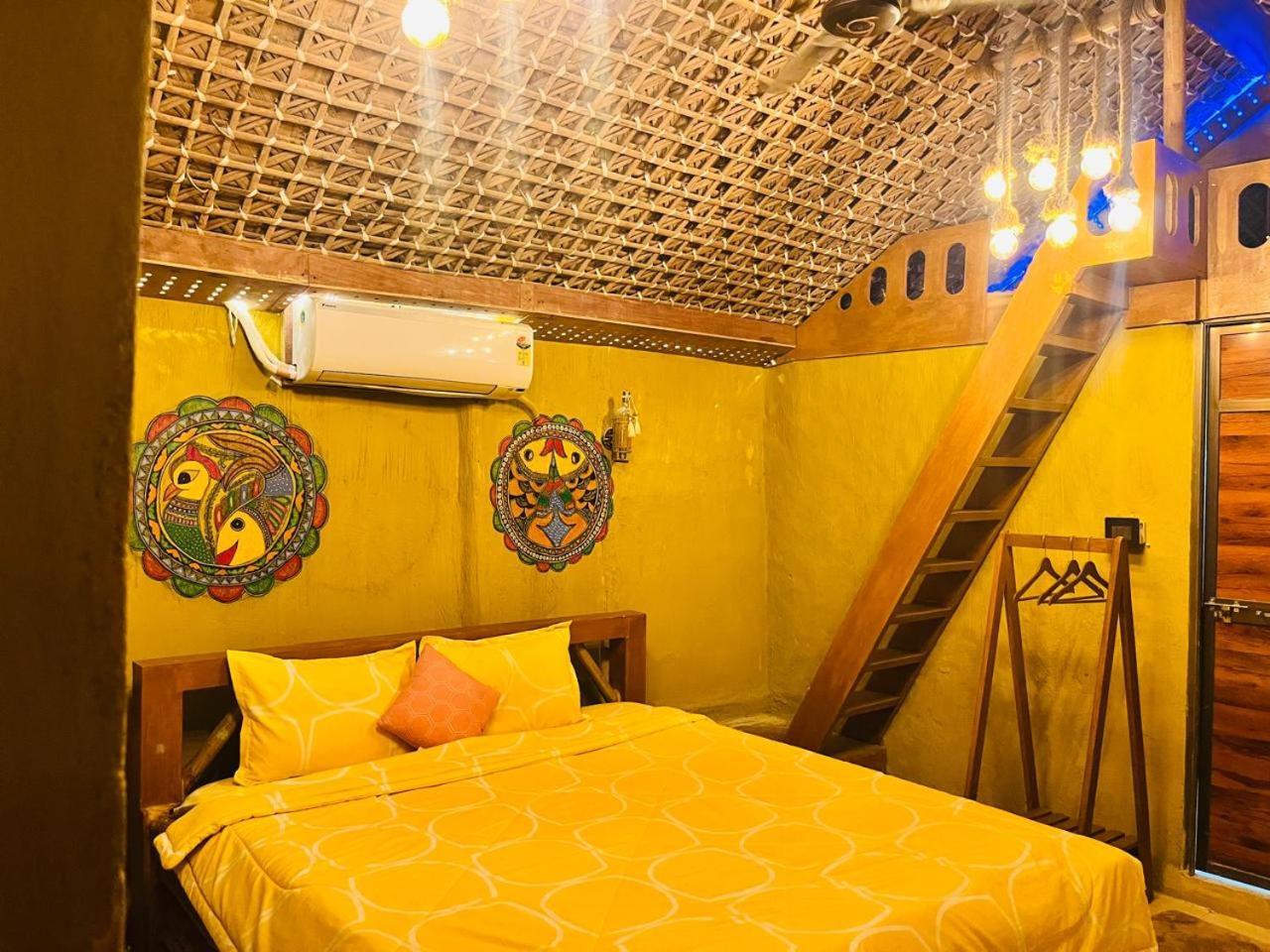 La Pahi Palace- Banquet And Resort Sakri East Εξωτερικό φωτογραφία